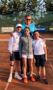 Luisa Statti Laura Scozzafava e Chiara Doria con il Capitano Massimo Viola